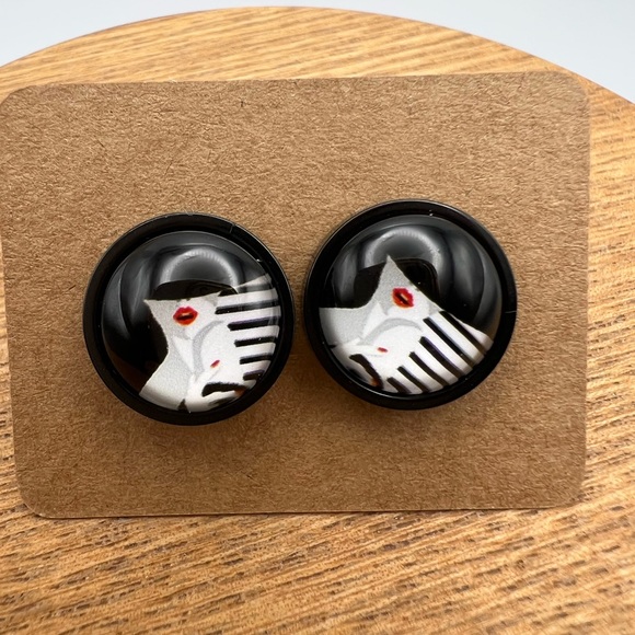 Classic Edgy Round Stud Earrings - Retro Stylish Stud Earrings set of two - Picture 10 of 13
